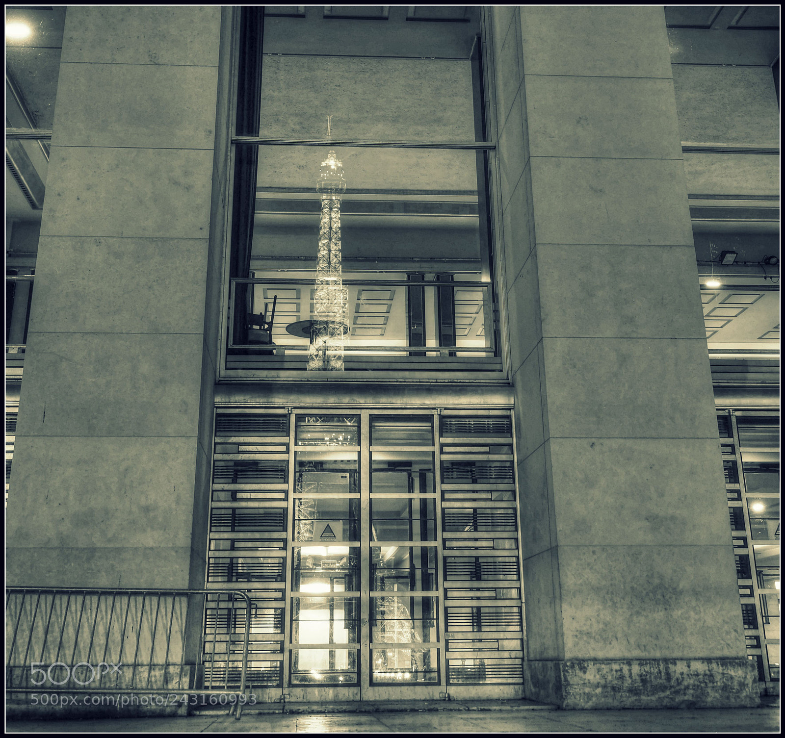 Olympus OM-D E-M1 Mark II sample photo. Ein turm im haus photography