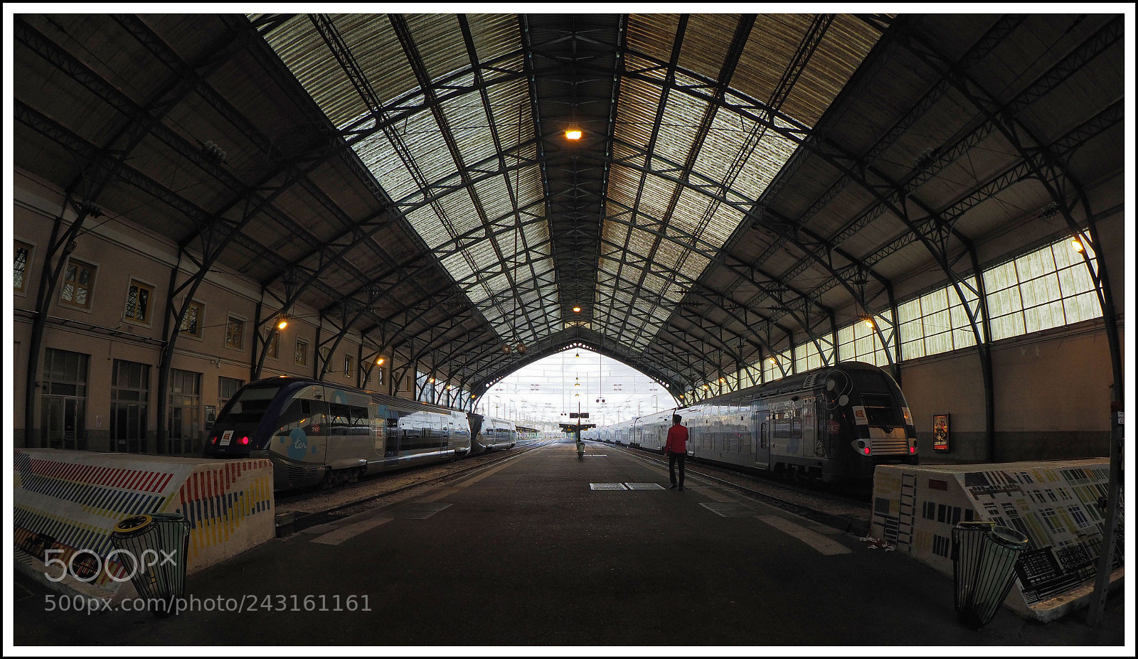 Olympus OM-D E-M1 Mark II sample photo. Gare du havre  photography