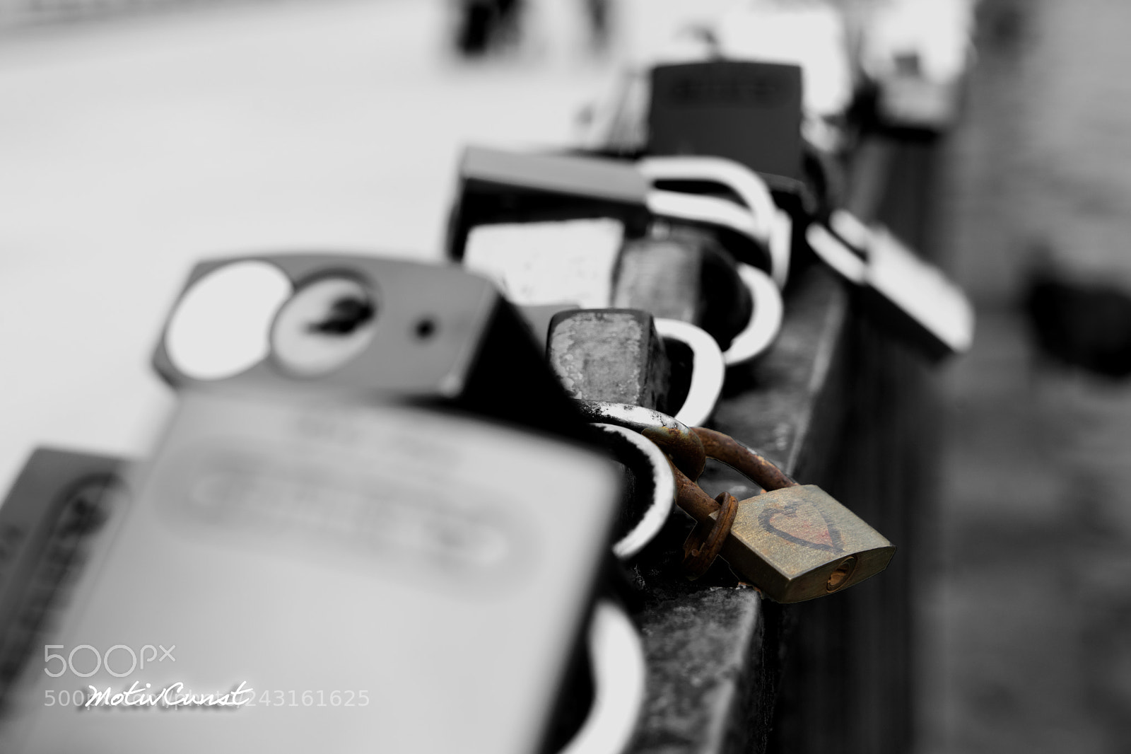 Sony a7 II sample photo. Metall rostet, liebe nicht photography