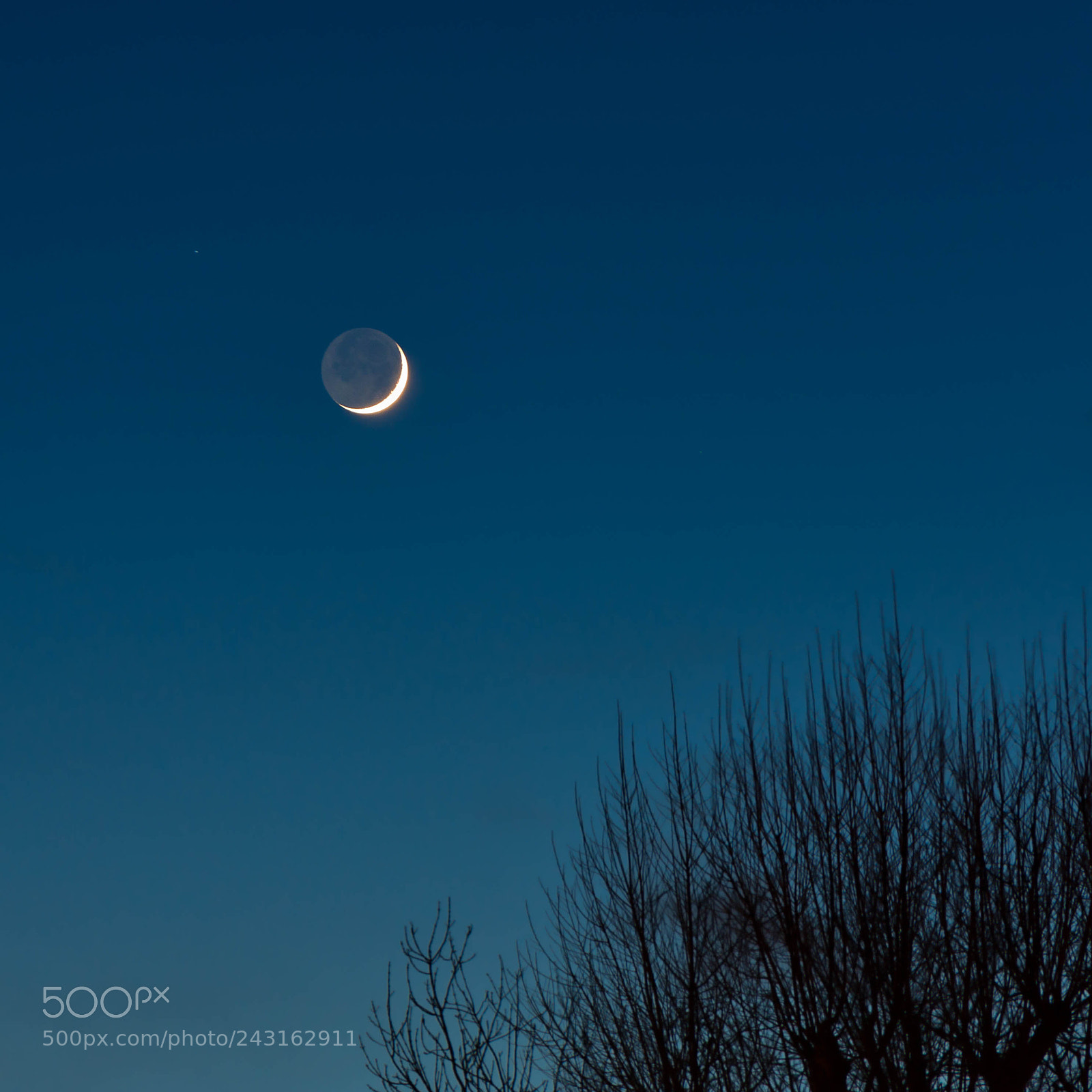 Nikon D7200 sample photo. Waxing crescent moon over photography
