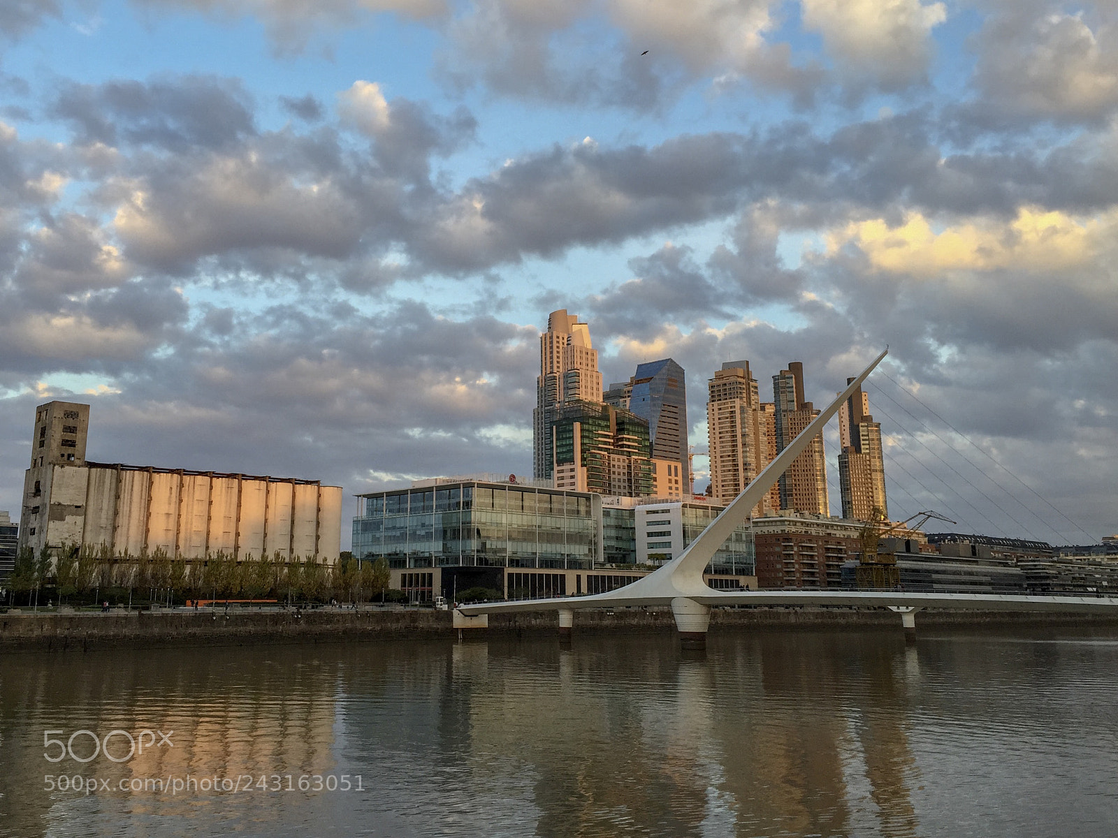 Apple iPhone 6 Plus sample photo. Puente de la mujer photography