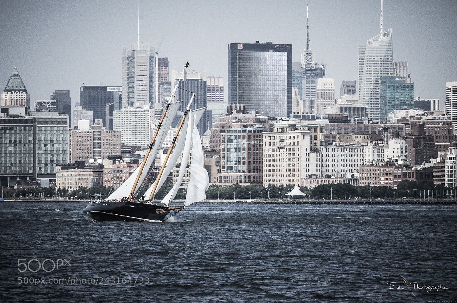 Pentax K-r sample photo. Manhattan & boat photography