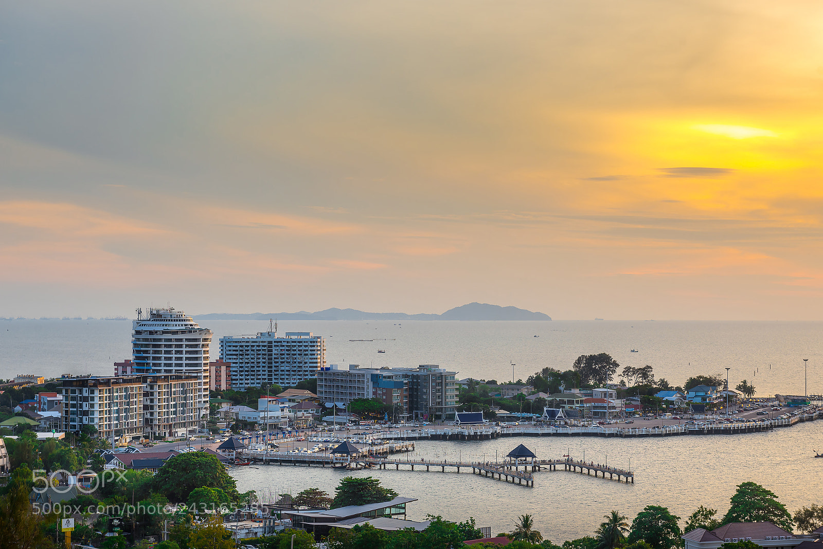 Nikon D750 sample photo. Cityscape with sunset yellow photography