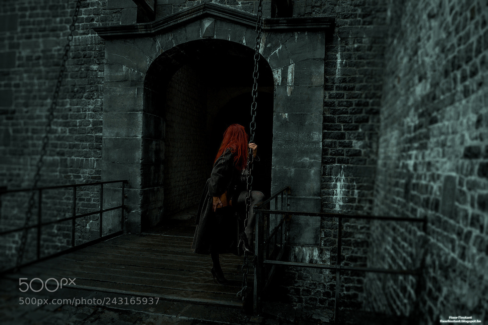 Sony SLT-A68 sample photo. Women in the castel photography