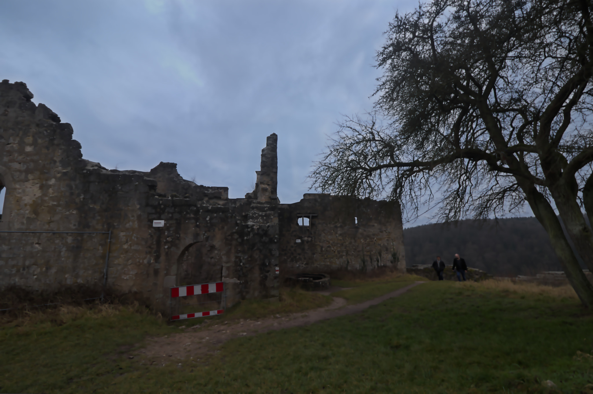Canon EOS 200D (EOS Rebel SL2 / EOS Kiss X9) sample photo. Castle wall photography