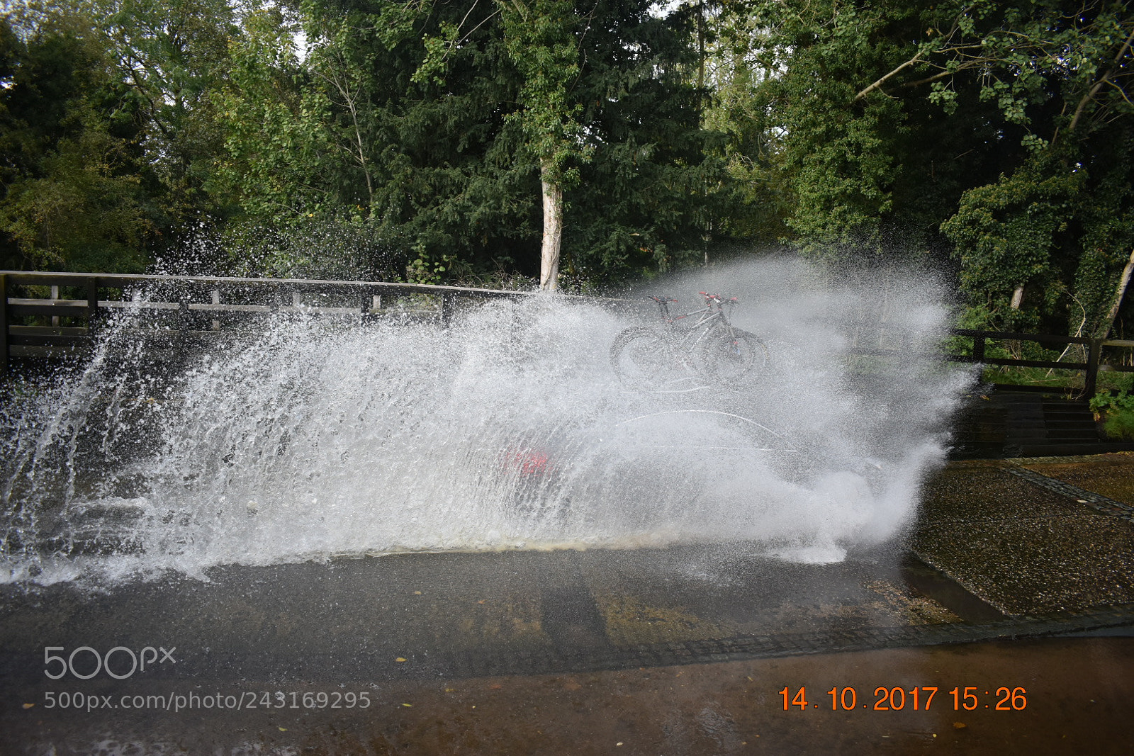 Nikon D3400 sample photo. Splash photography
