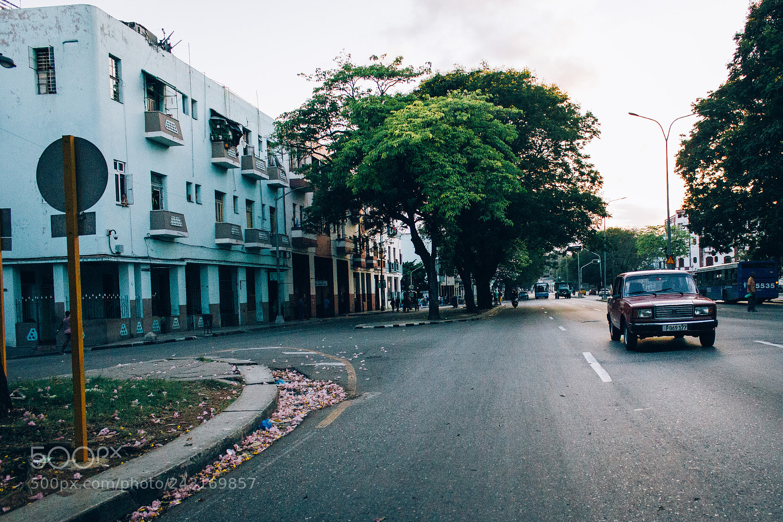 Canon EOS 550D (EOS Rebel T2i / EOS Kiss X4) sample photo. Some habana streets photography