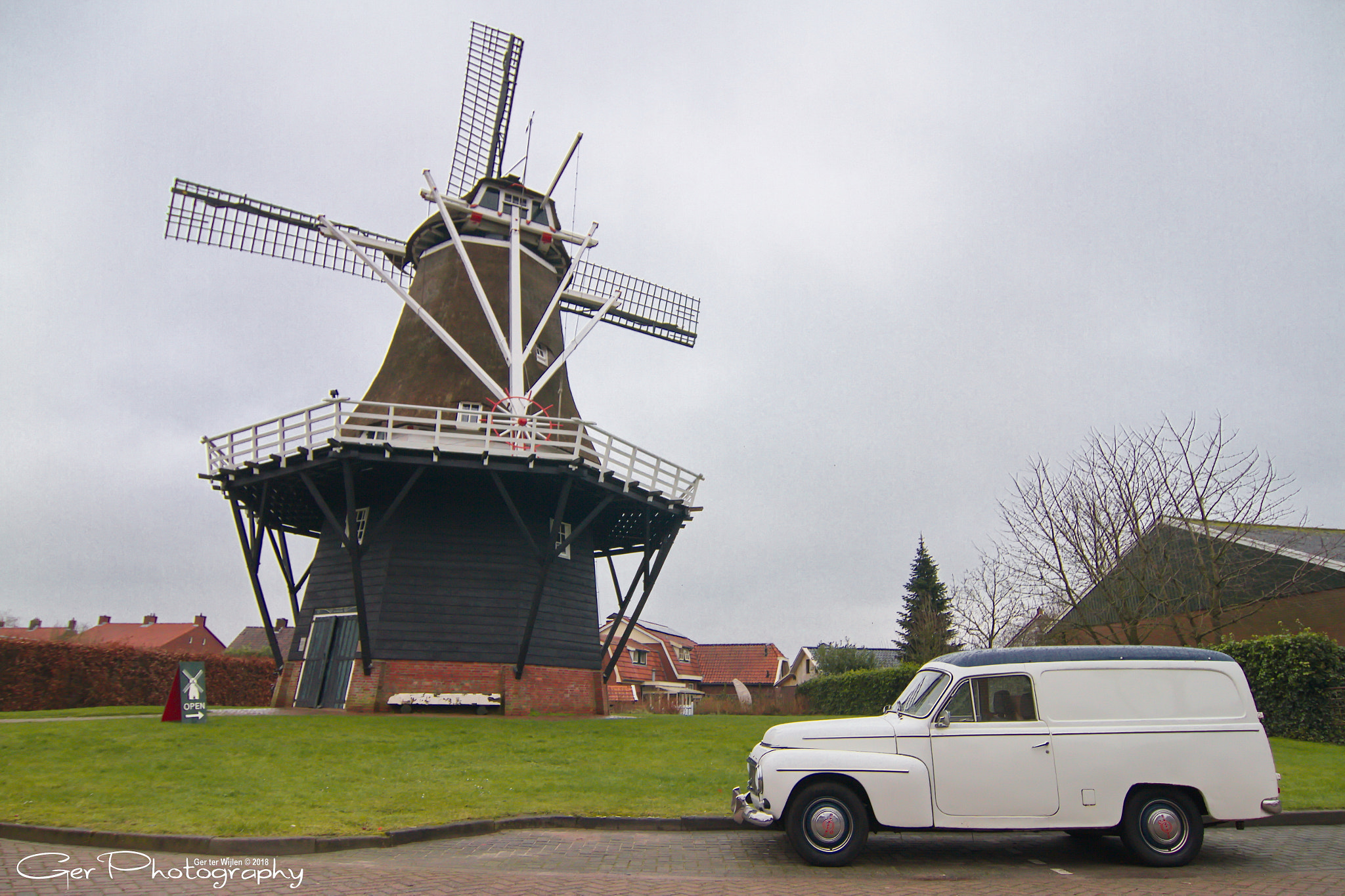 Tokina AT-X Pro 12-24mm F4 (IF) DX sample photo. Open for business photography