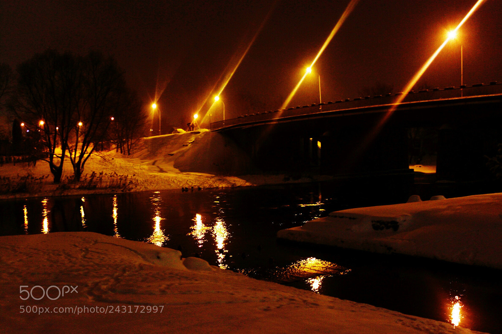 Canon EOS 500D (EOS Rebel T1i / EOS Kiss X3) sample photo. Evening lights photography