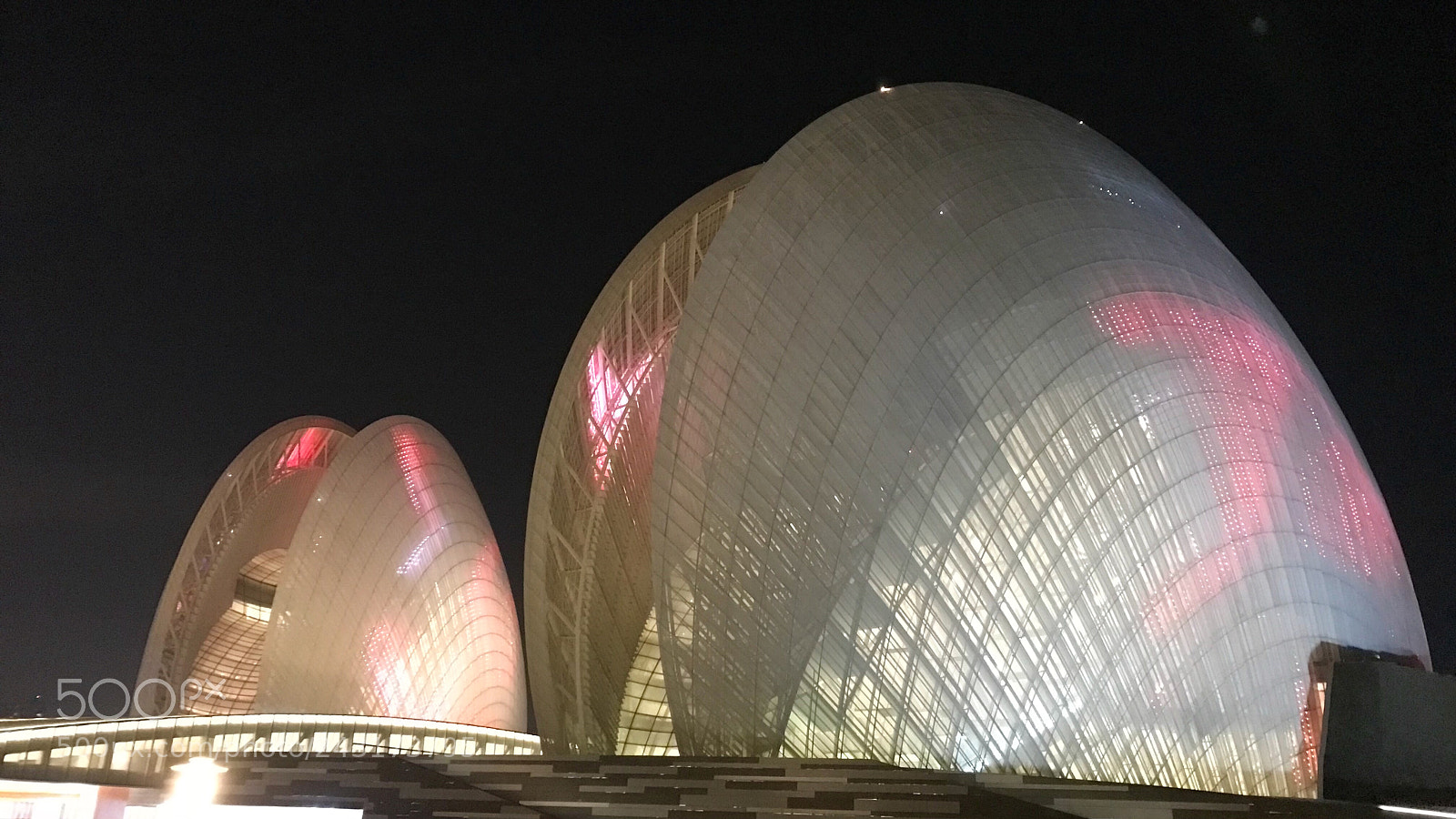Apple iPhone 7 sample photo. Shiny shell zhuhai opera photography