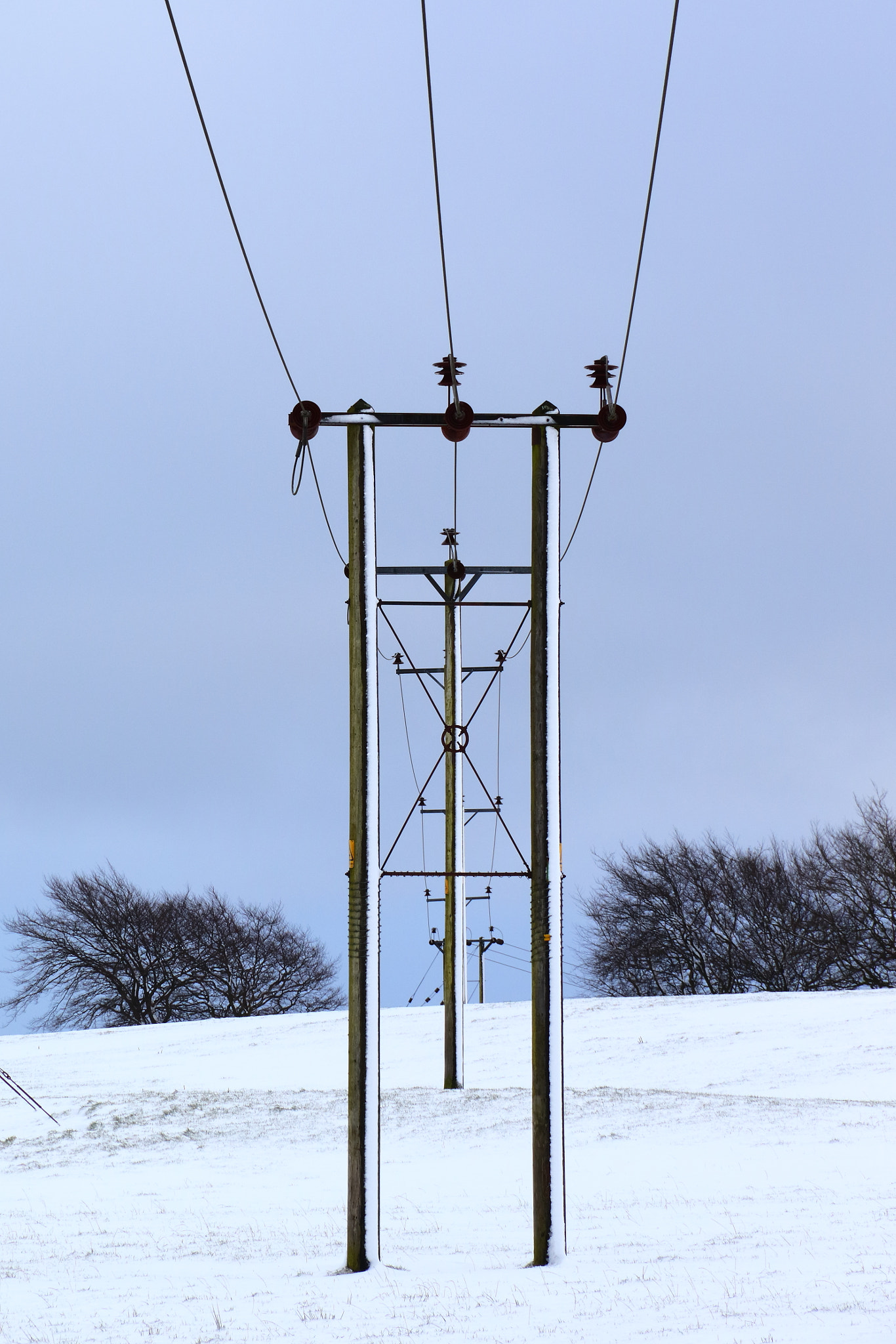 Canon EOS 7D Mark II + Canon EF-S 18-135mm F3.5-5.6 IS sample photo. Pylons 'n snow photography
