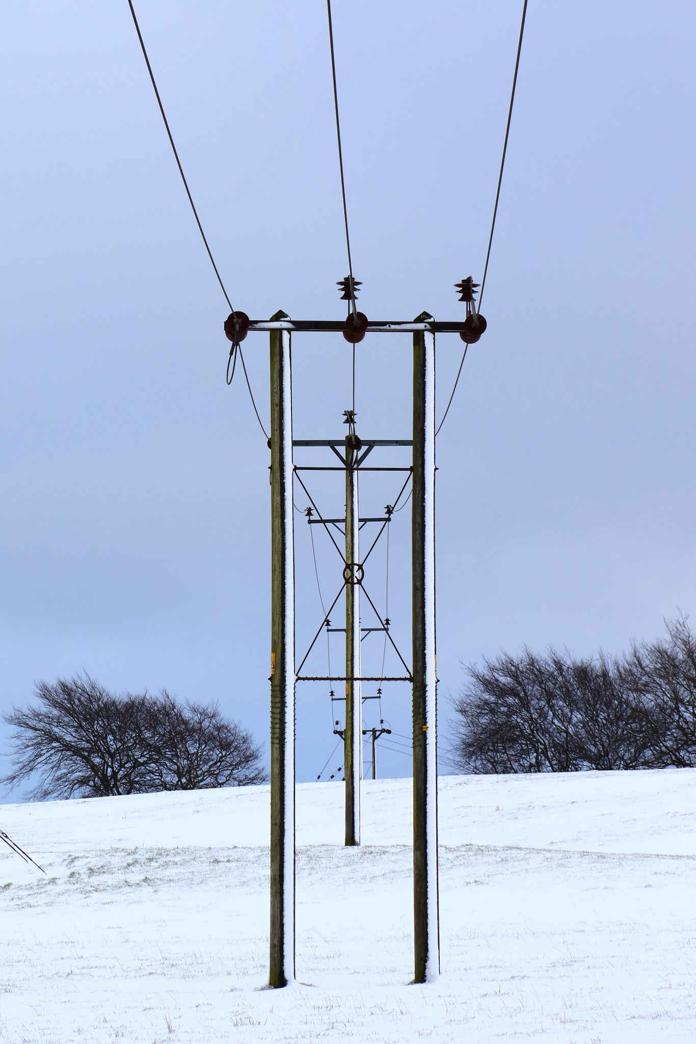 Canon EF-S 18-135mm F3.5-5.6 IS sample photo. Pylons 'n snow photography