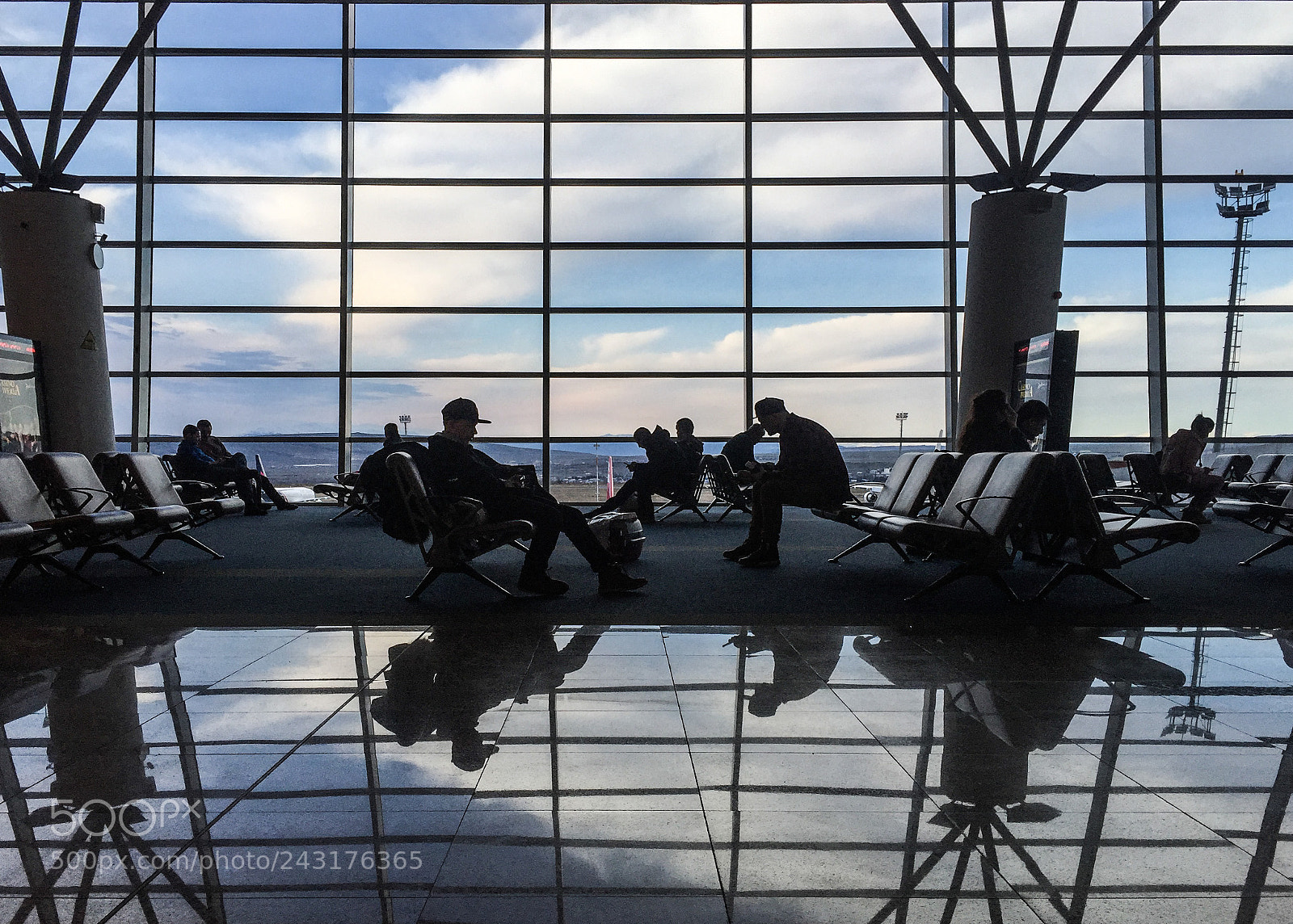 Apple iPhone 6 Plus sample photo. Airport photography