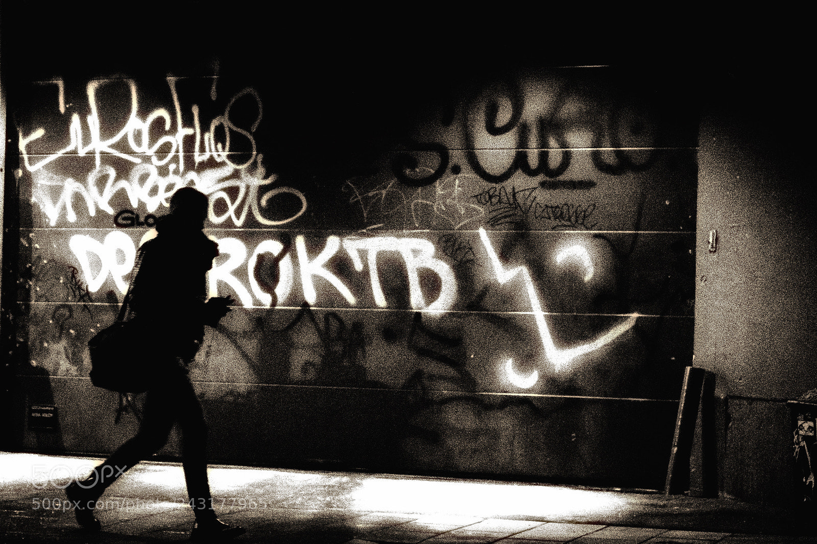 Canon PowerShot G7 X Mark II sample photo. Street walker photography