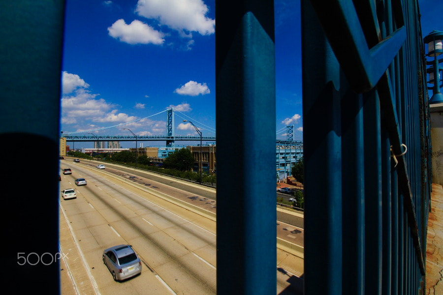Canon EOS 550D (EOS Rebel T2i / EOS Kiss X4) sample photo. The bridge behind the rails photography