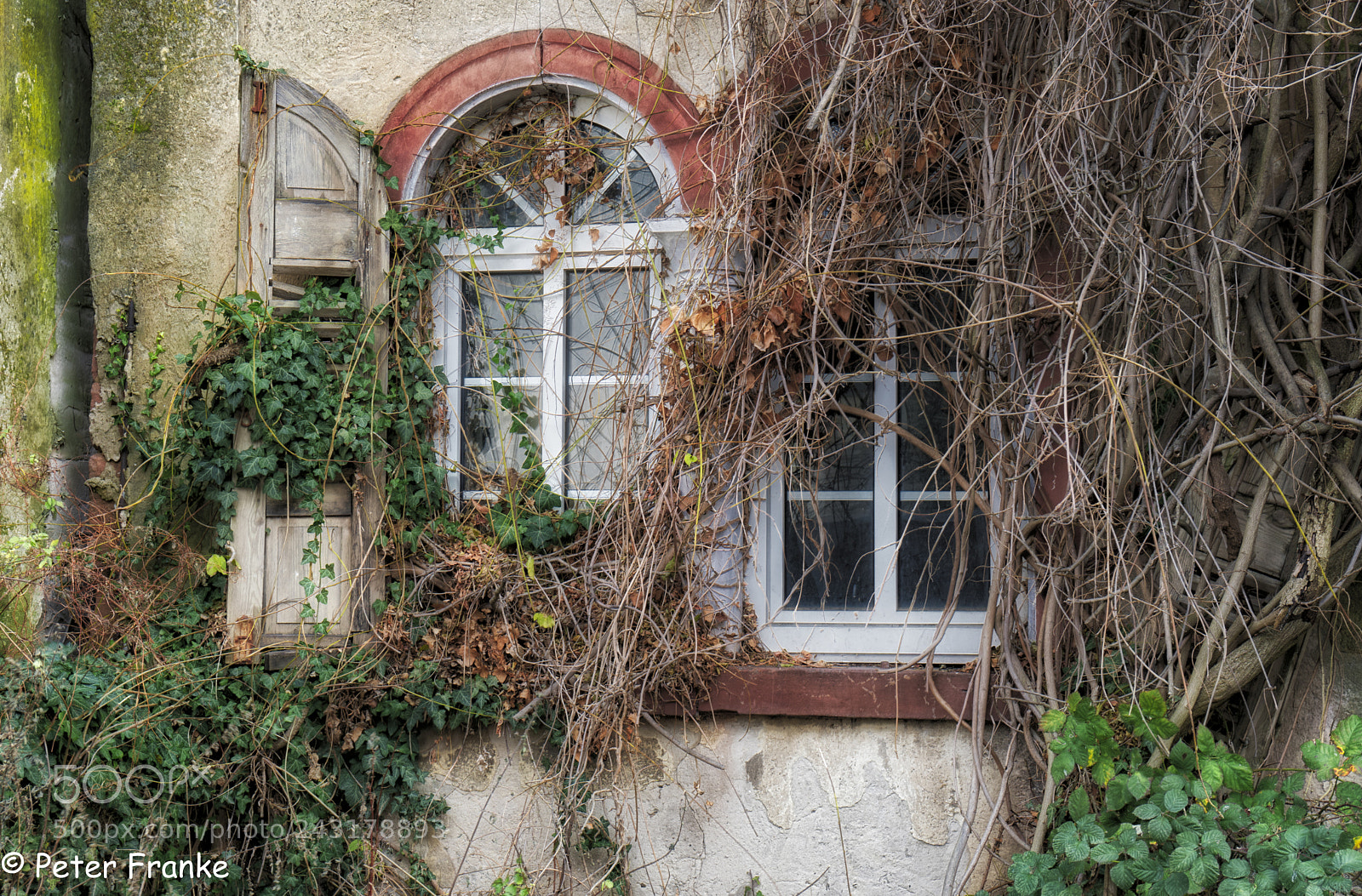 Sony a6300 sample photo. Fenster altes haus photography