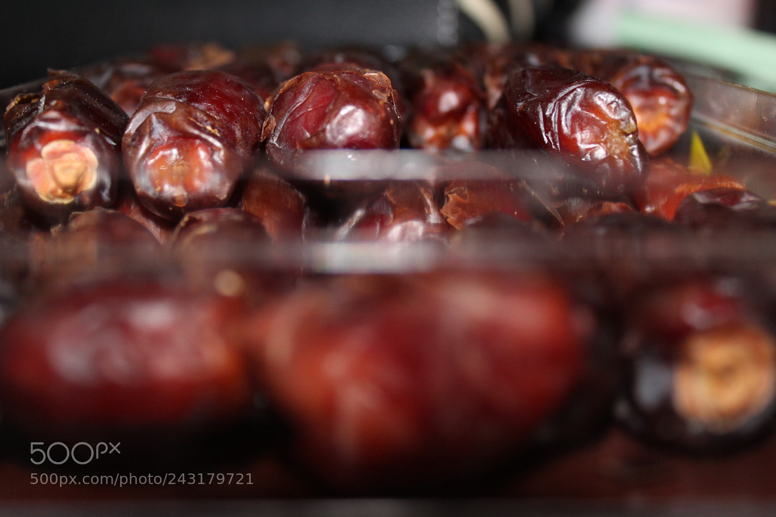 Canon EF-S 18-55mm F3.5-5.6 III sample photo. Love for dates photography