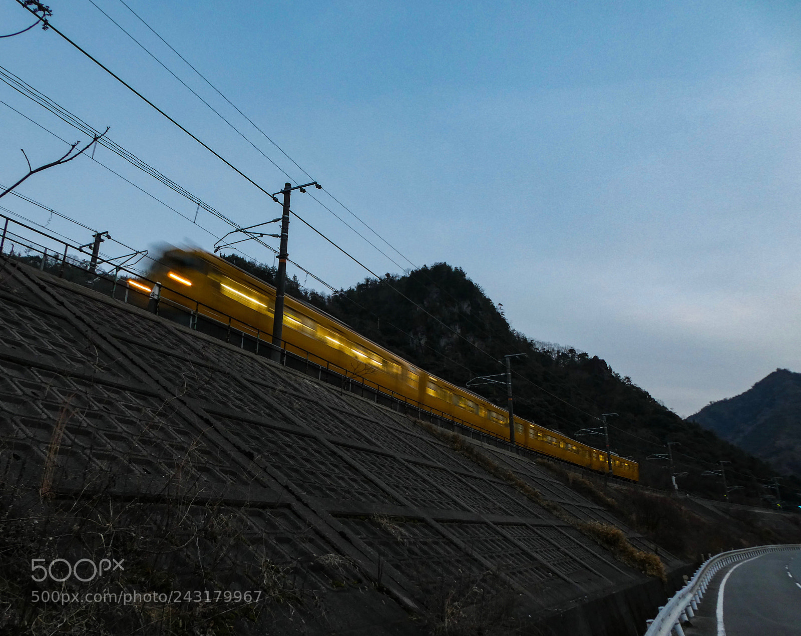 Panasonic Lumix DC-ZS70 (Lumix DC-TZ90) sample photo. Sanyo line between kochi photography