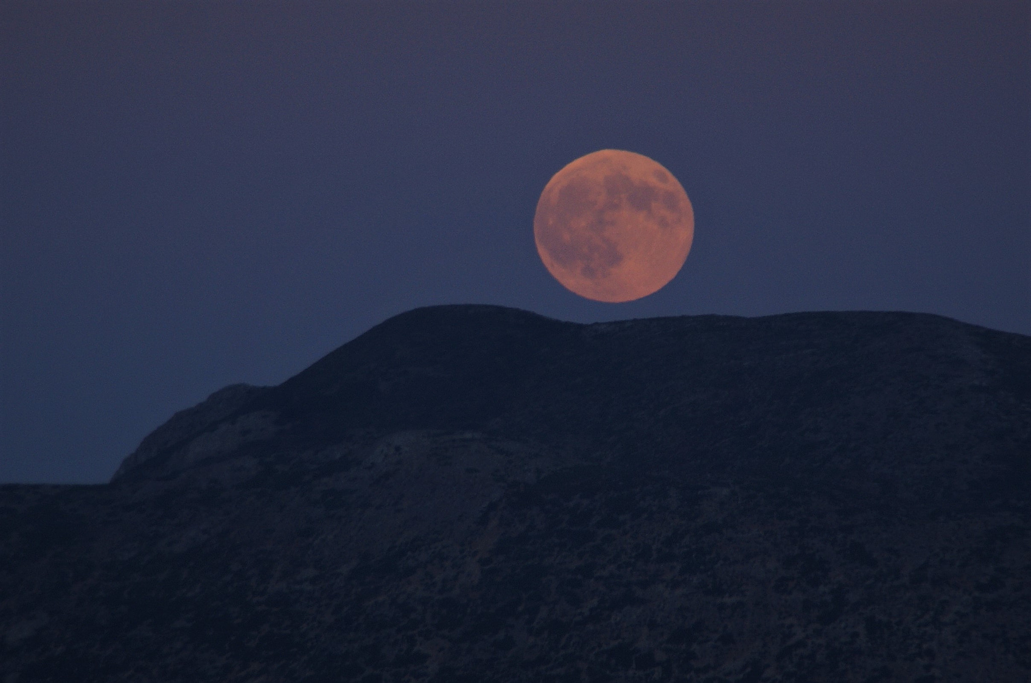 Sony Alpha DSLR-A350 + Sony DT 18-200mm F3.5-6.3 sample photo. Moonrising ! photography