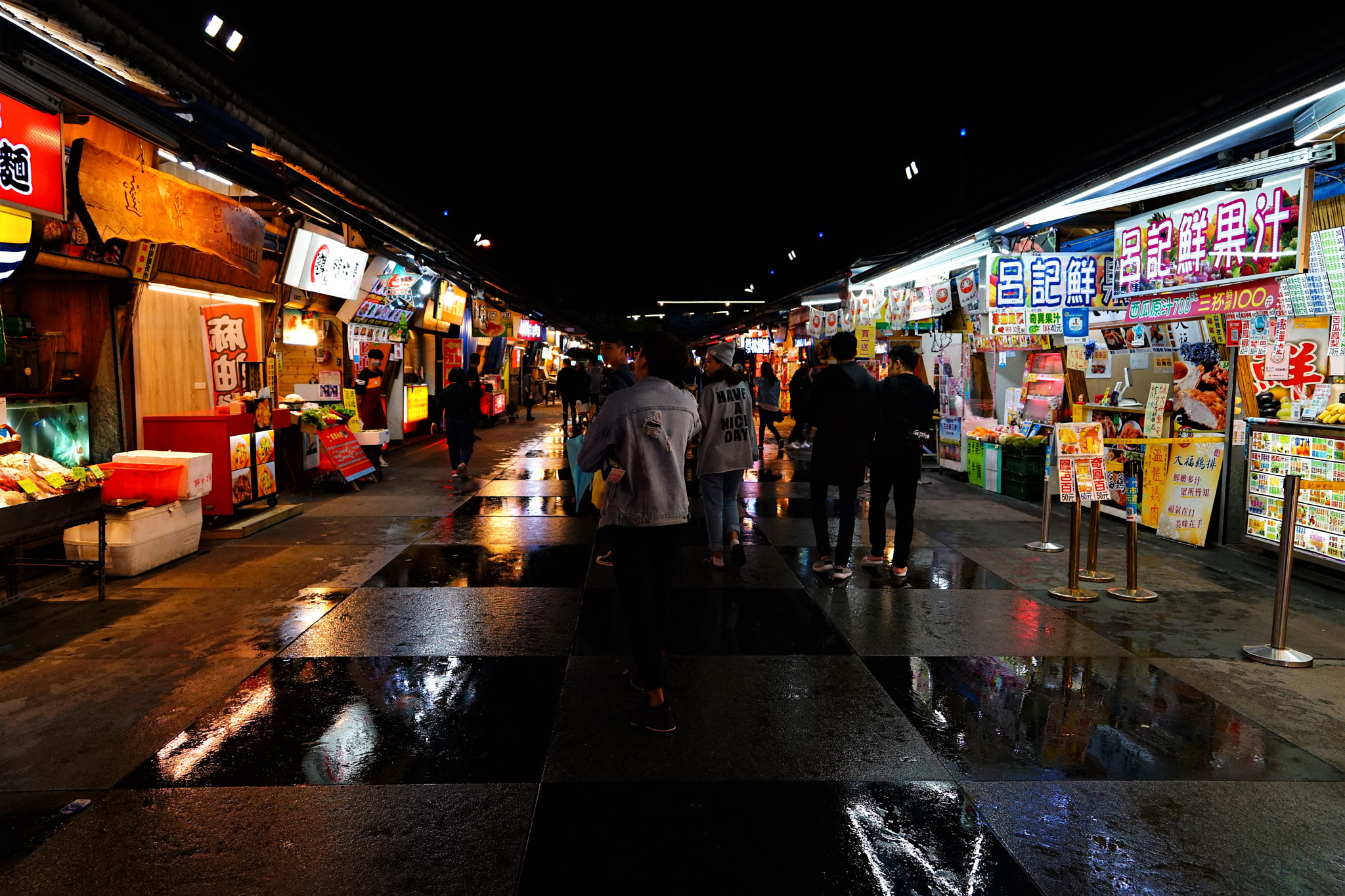 Sony a7 II + Sony FE 24-240mm F3.5-6.3 OSS sample photo. Night market photography