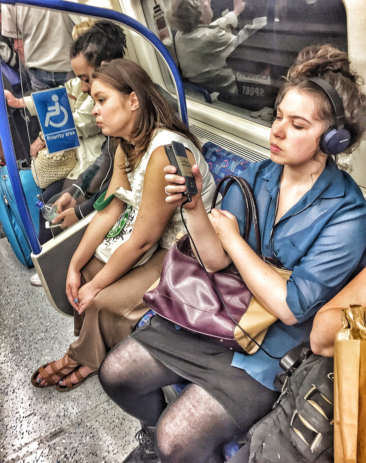 Apple iPhone 6 sample photo. Music in her ears photography