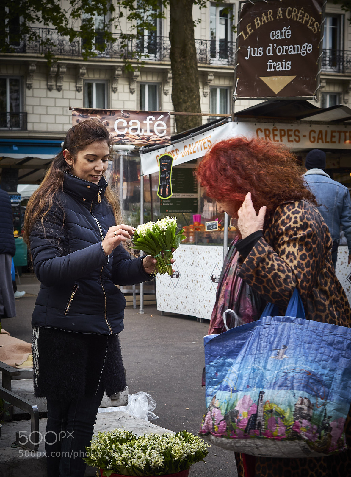 Olympus PEN-F sample photo. Flower seller photography