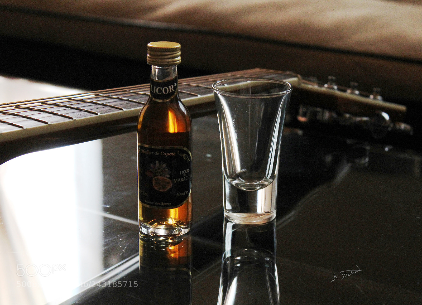 Canon EOS 1200D (EOS Rebel T5 / EOS Kiss X70 / EOS Hi) sample photo. Smooth in a bottle photography