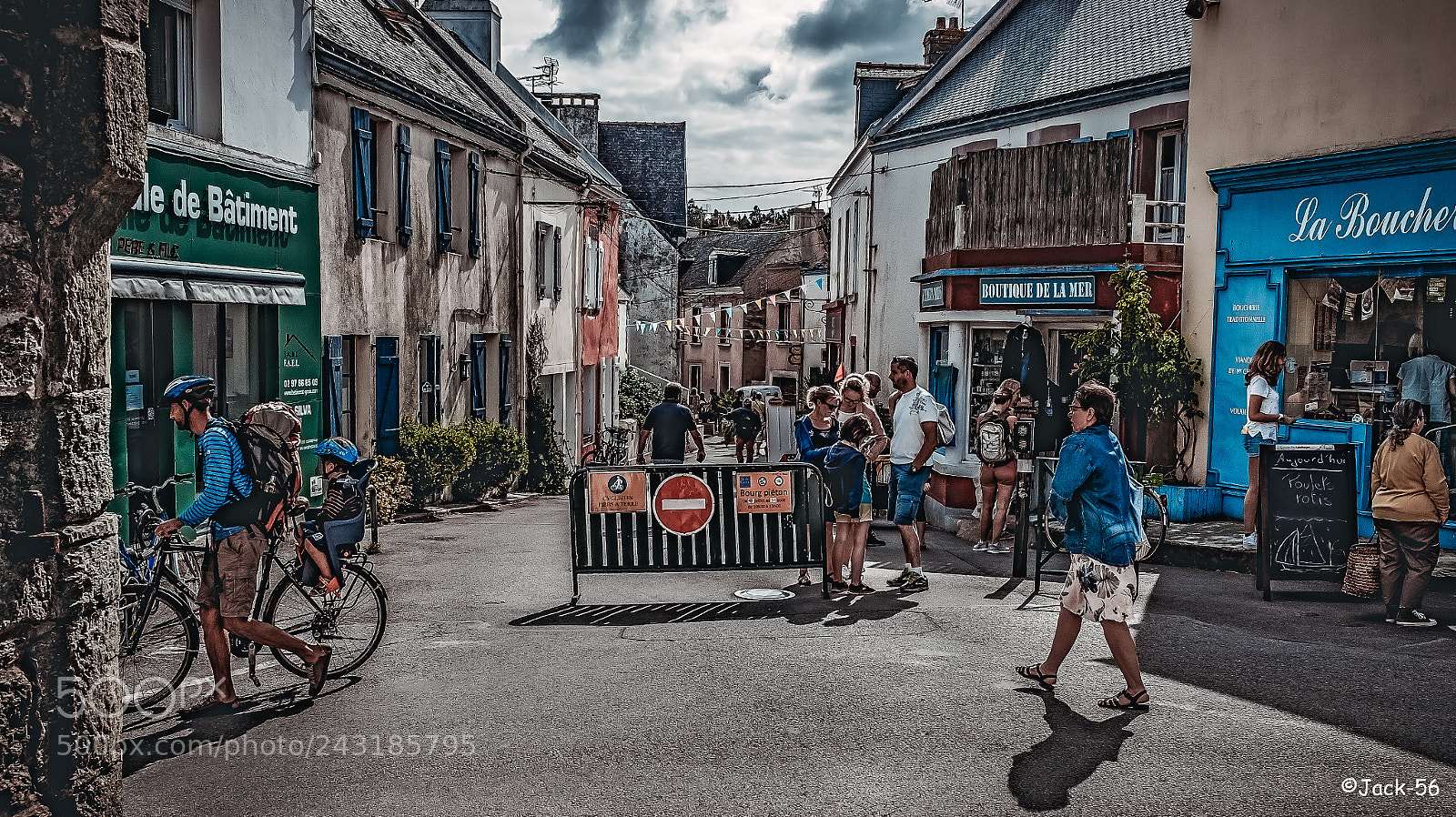 Fujifilm X100T sample photo. Street in groix island photography