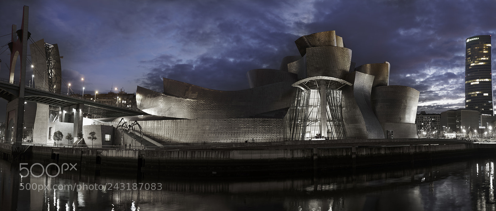 Fujifilm X-E2 sample photo. Guggenheim museum photography