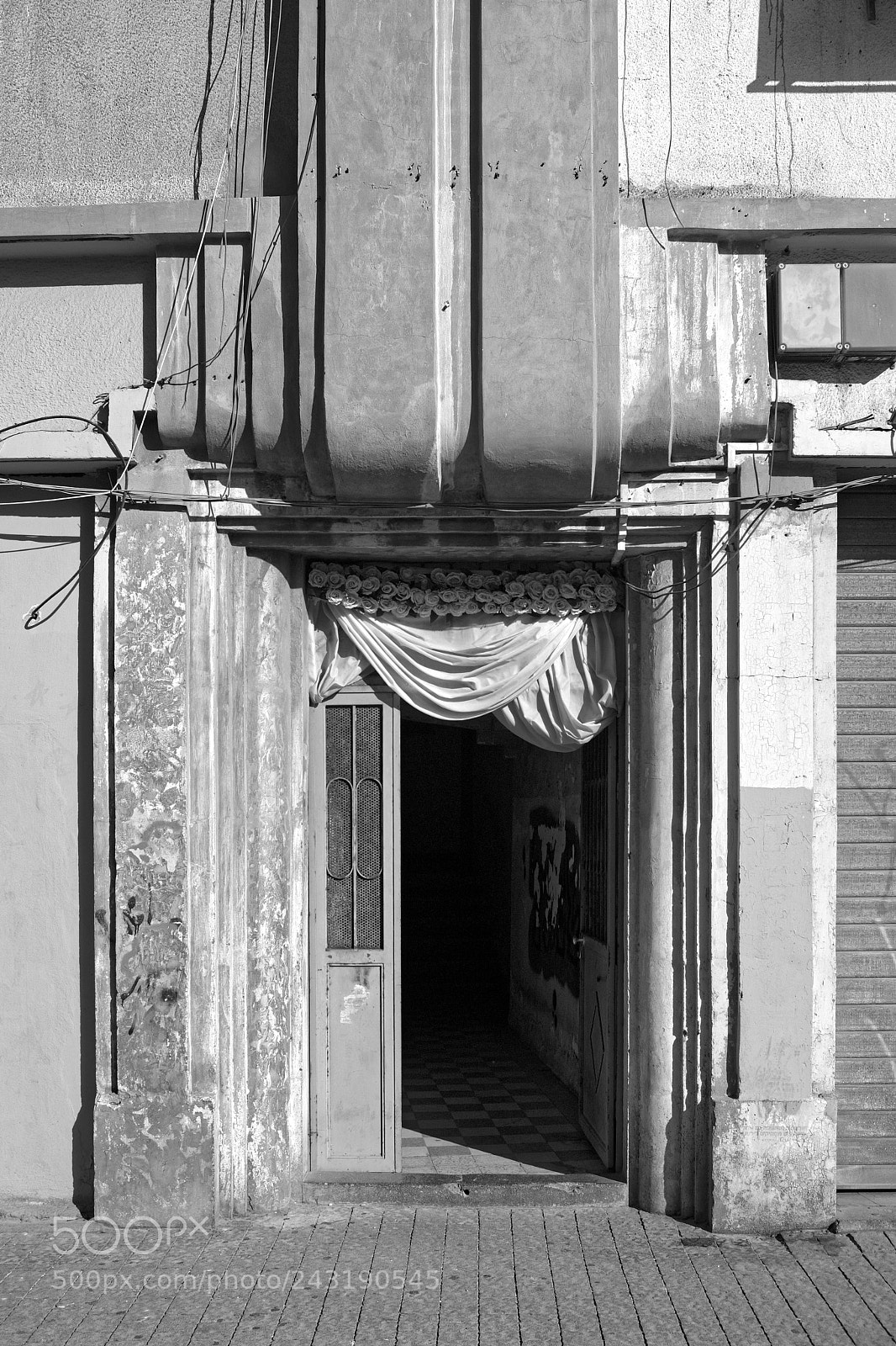 Fujifilm X100F sample photo. Old style entrance photography