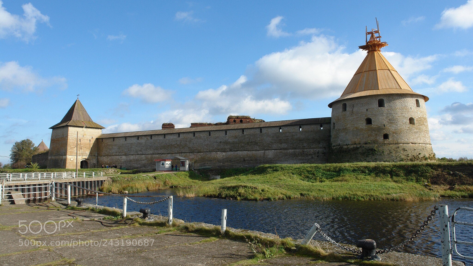 Sony DSC-R1 sample photo. Shlisselburg. the castle nut photography
