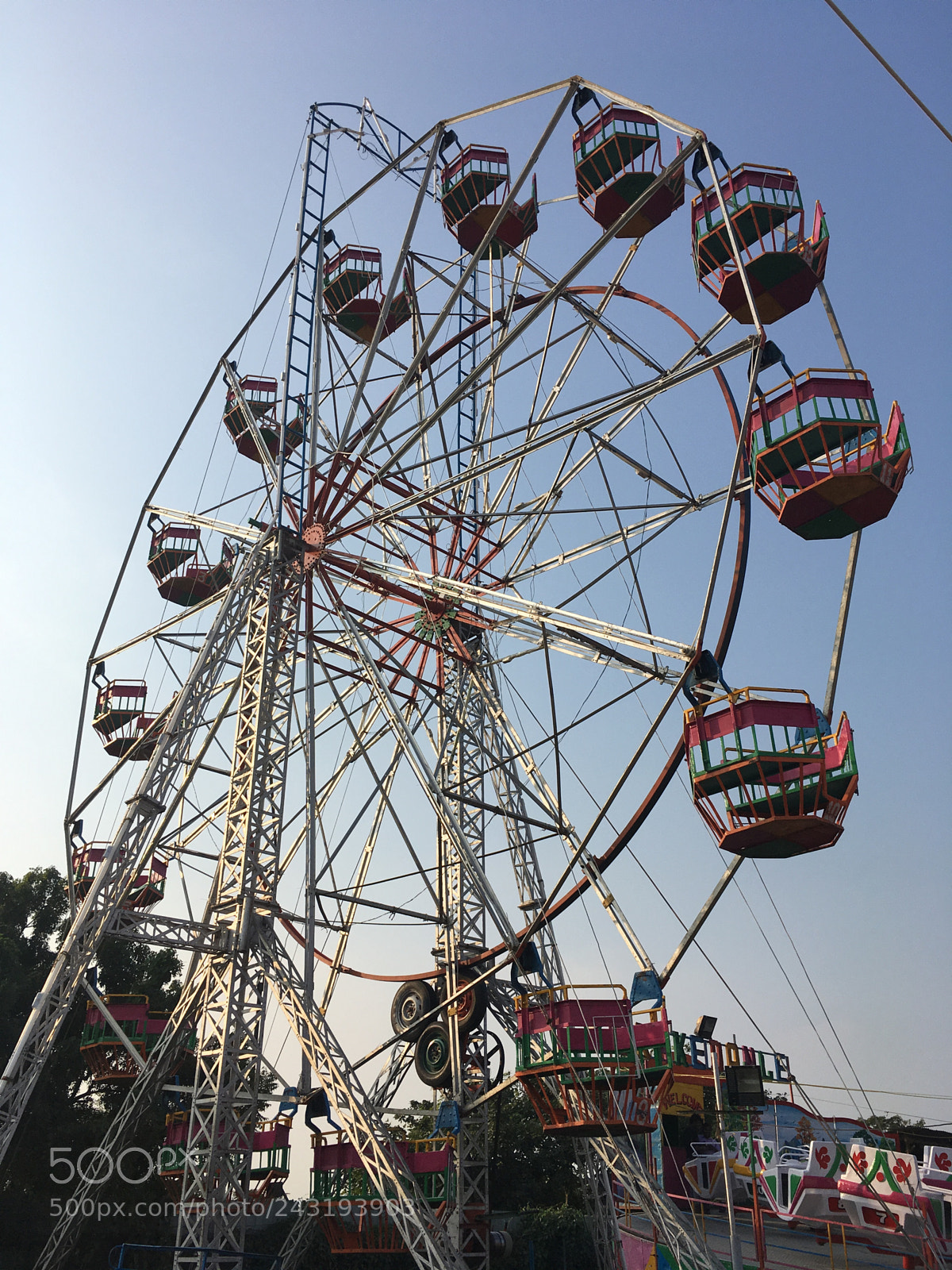 Apple iPhone SE sample photo. Giant wheel photography