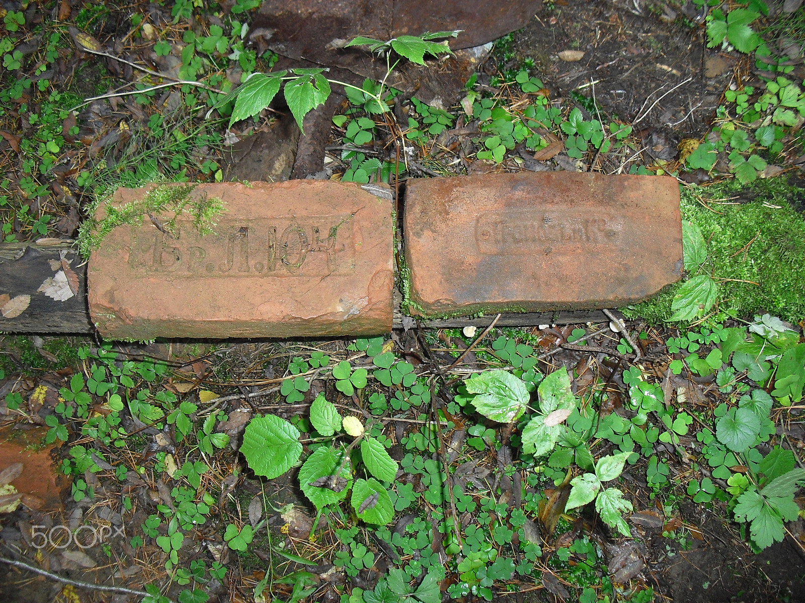 Casio Exilim EX-Z33 sample photo. Old bricks photography
