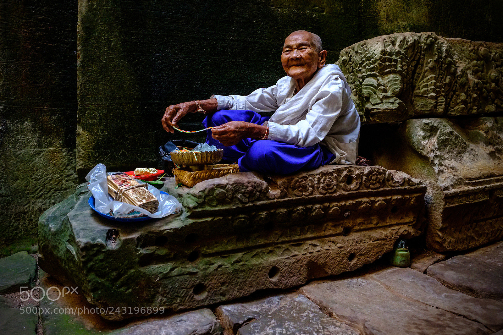 Fujifilm X-T2 sample photo. Old temple lady photography