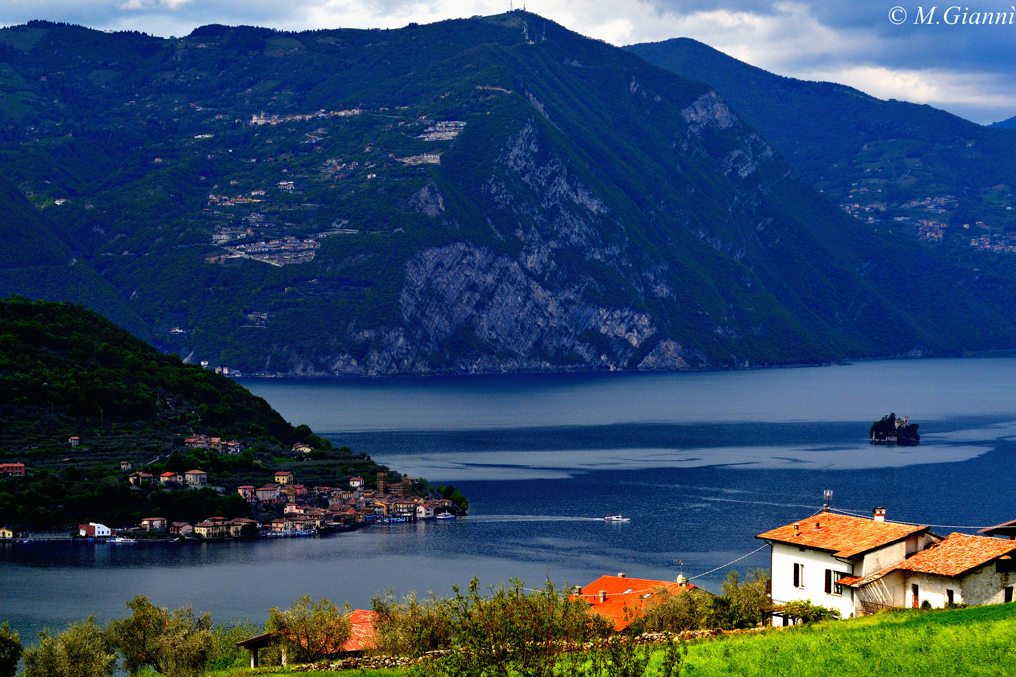 Nikon D3100 sample photo. Lago d'iseo photography