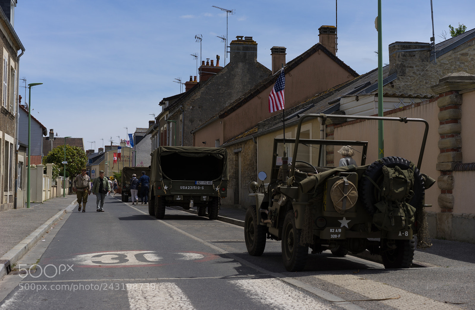 Sony a7 II sample photo. Jeep street photography