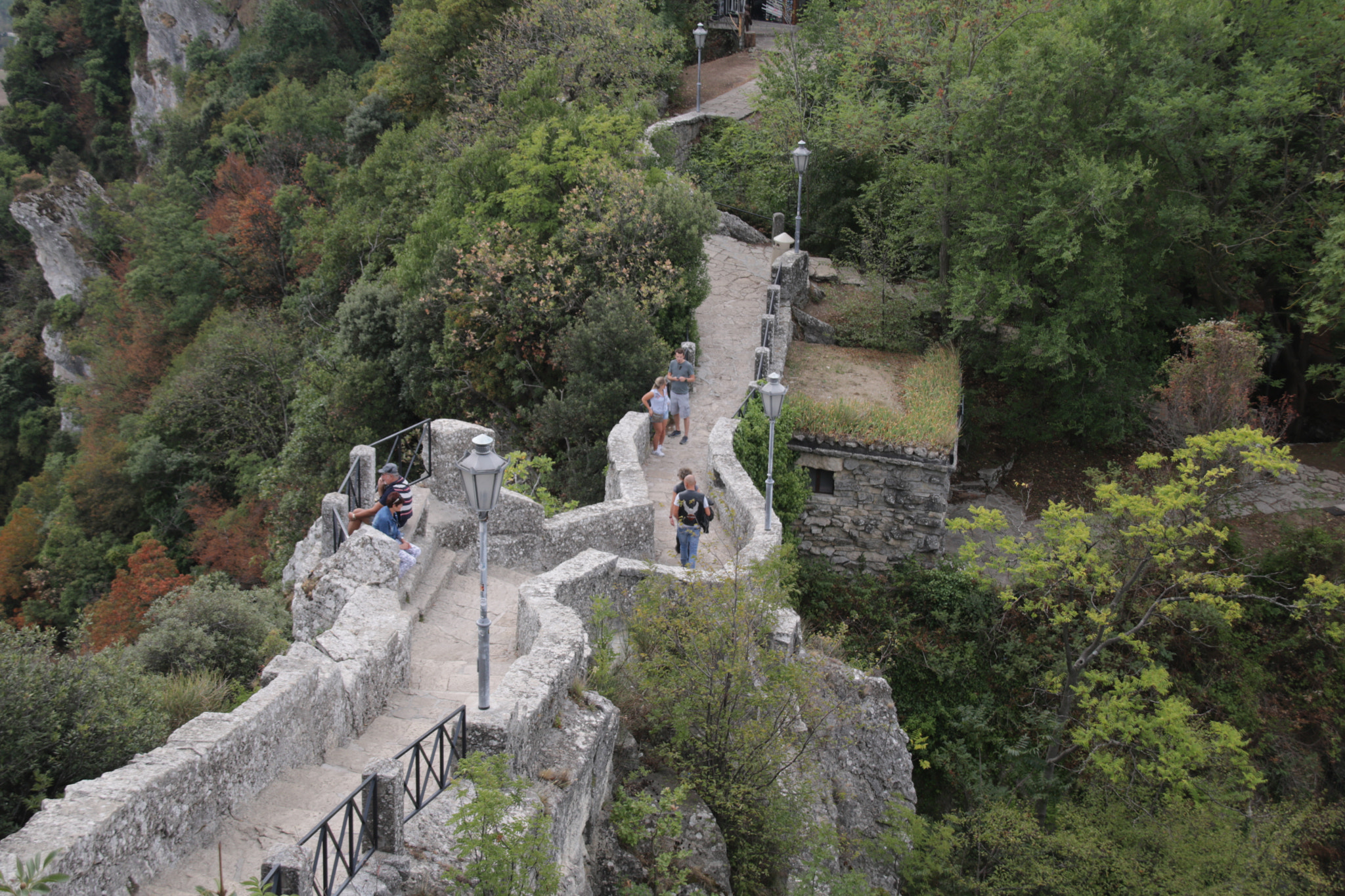 Sigma 18-200mm f/3.5-6.3 DC OS sample photo. A walk along the battlements photography