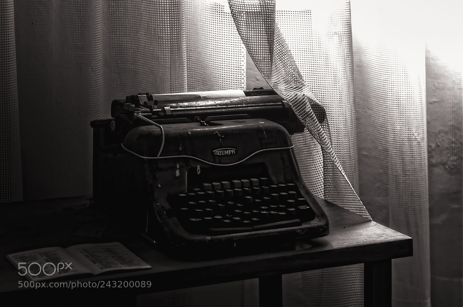 Nikon D90 sample photo. Texting - old style (2) photography