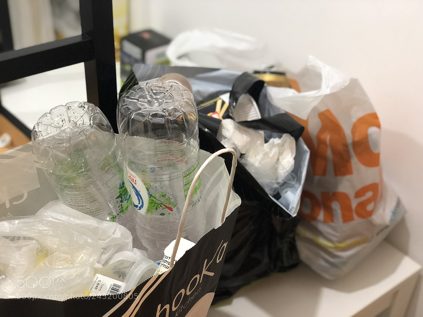 Apple iPhone X sample photo. Life in the garbage... photography