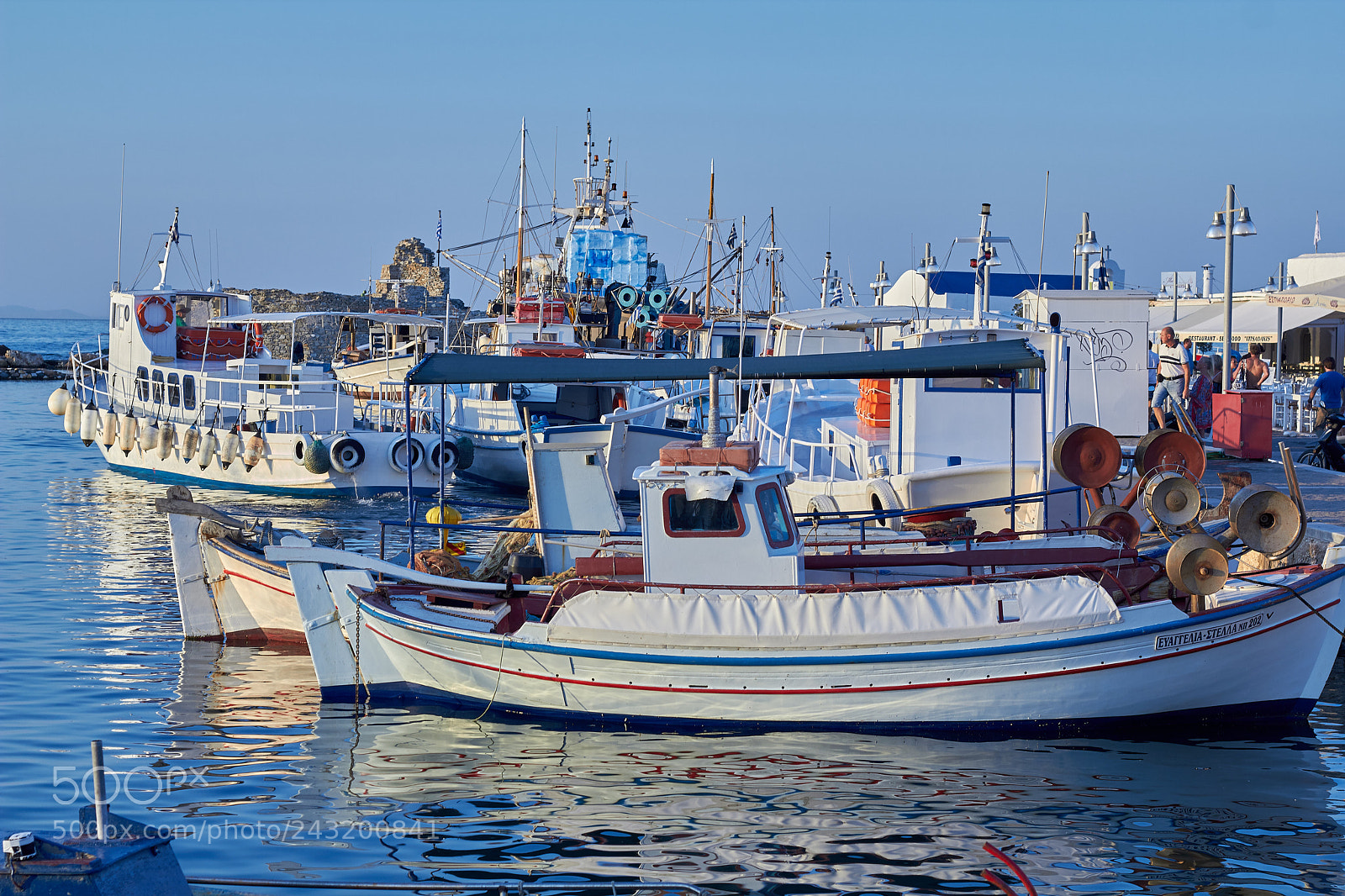 Canon EOS 550D (EOS Rebel T2i / EOS Kiss X4) sample photo. Greek harbor 2 photography