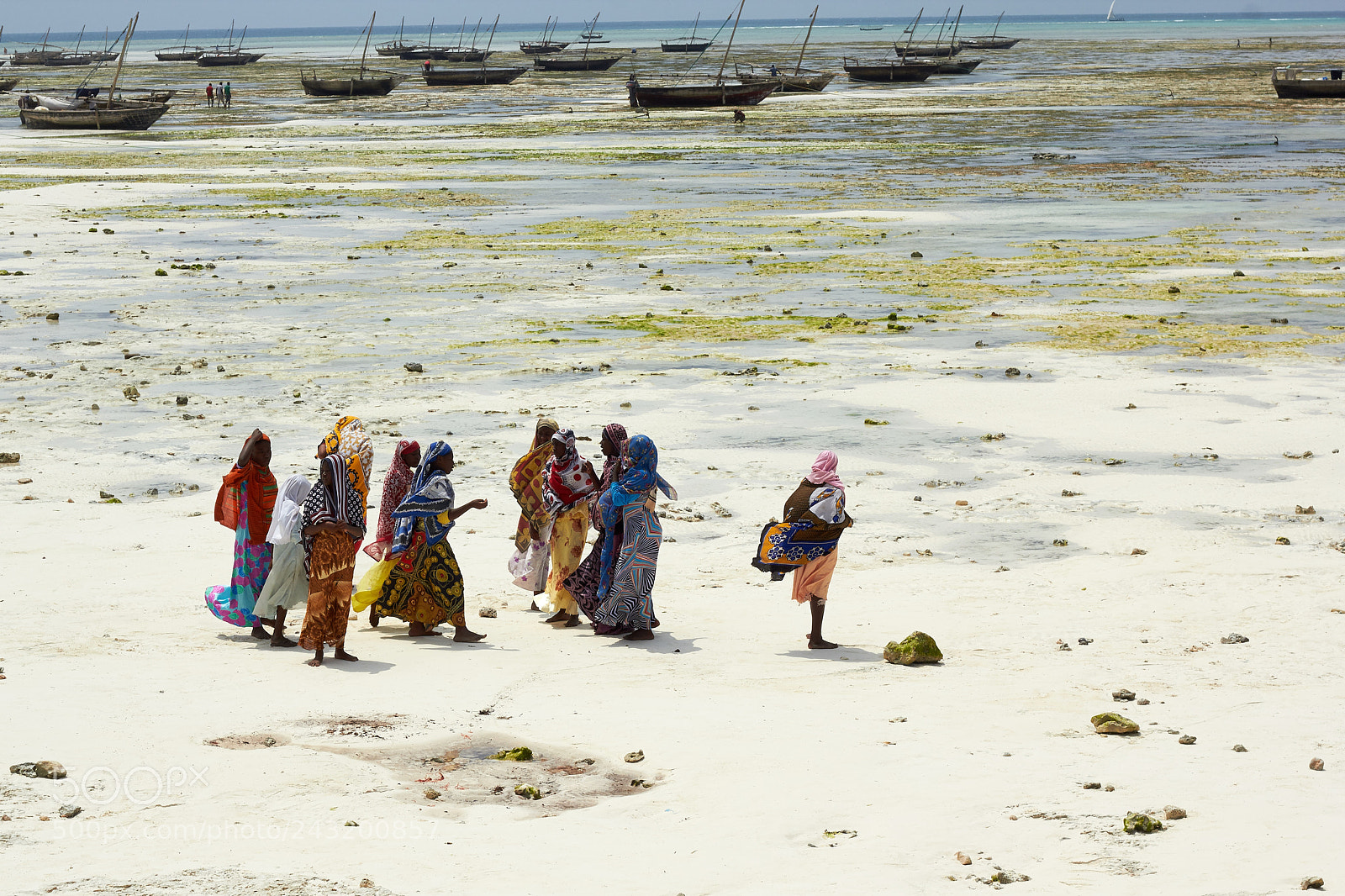 Canon EOS 550D (EOS Rebel T2i / EOS Kiss X4) sample photo. Traditional dress zanzibar photography