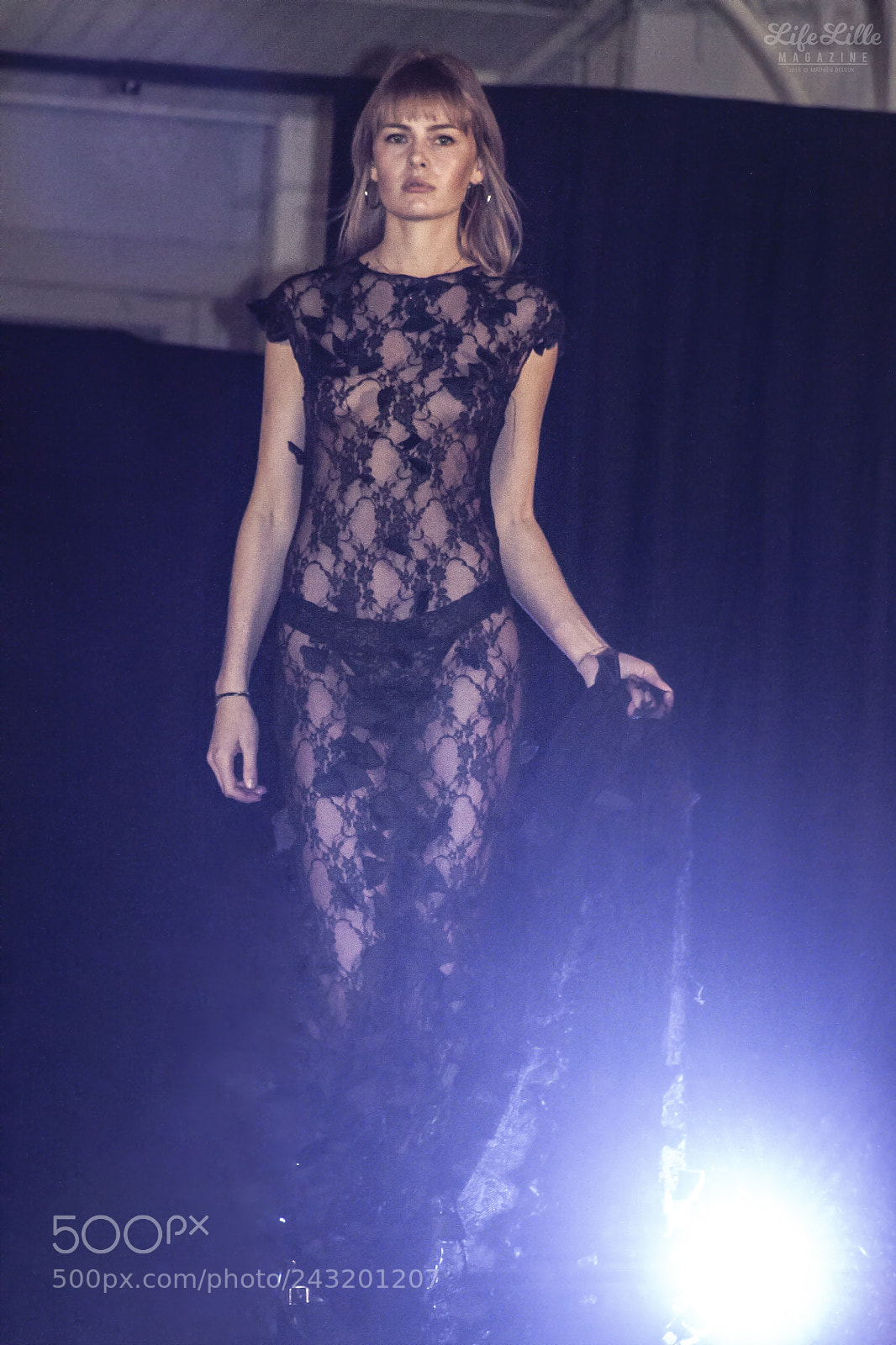 Canon EOS 450D (EOS Rebel XSi / EOS Kiss X2) sample photo. Stunning lace dress photography