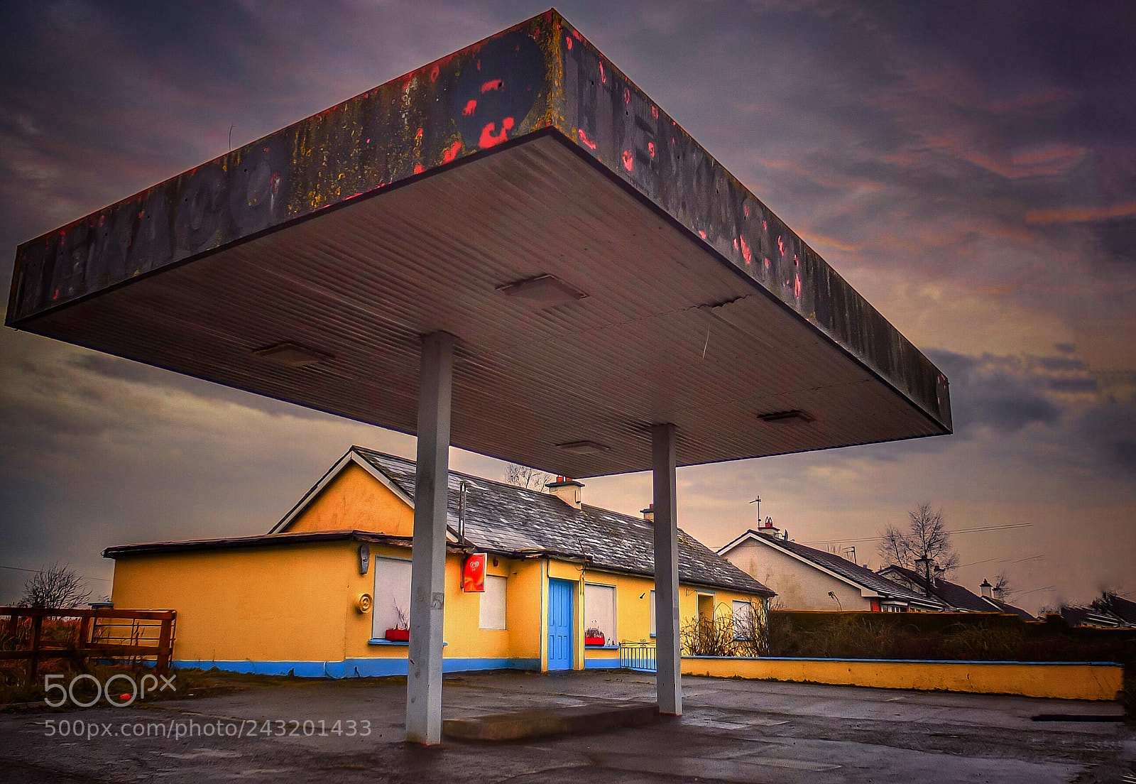 Fujifilm X10 sample photo. The abandoned garage photography