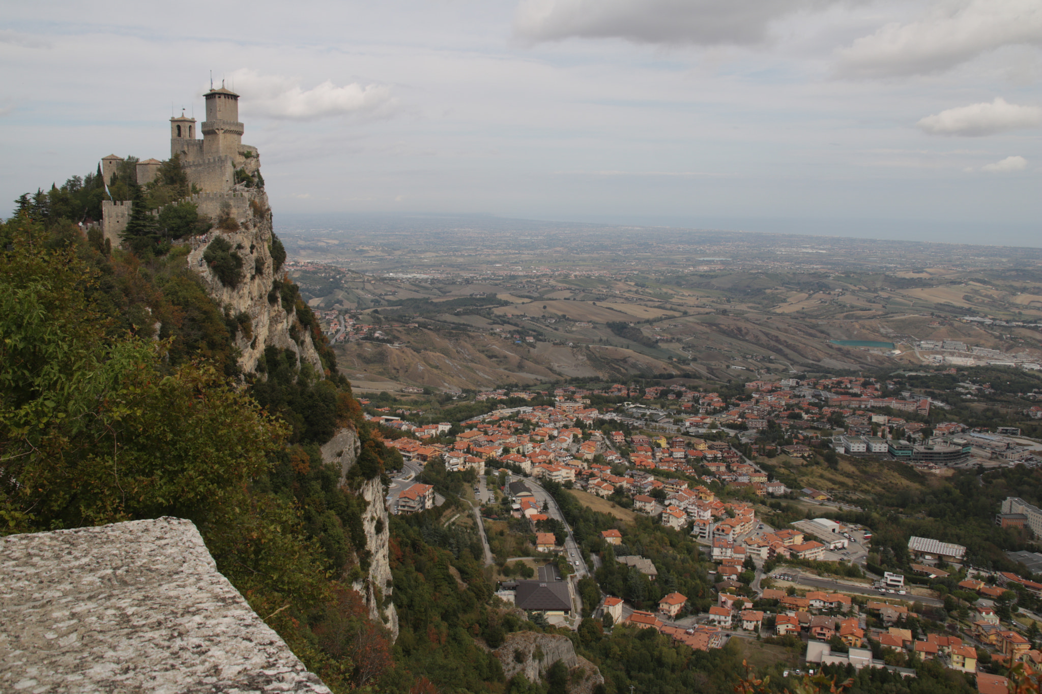 Canon EOS 760D (EOS Rebel T6s / EOS 8000D) + Sigma 18-200mm f/3.5-6.3 DC OS sample photo. The first castle, from the second photography