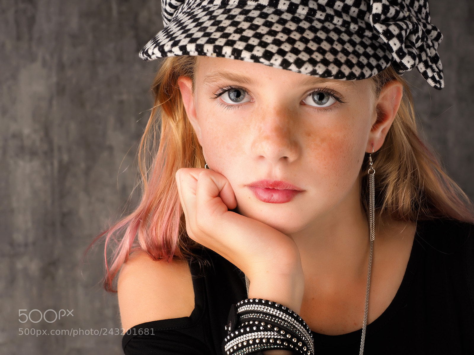 Olympus OM-D E-M1 Mark II sample photo. Tween headshot photography