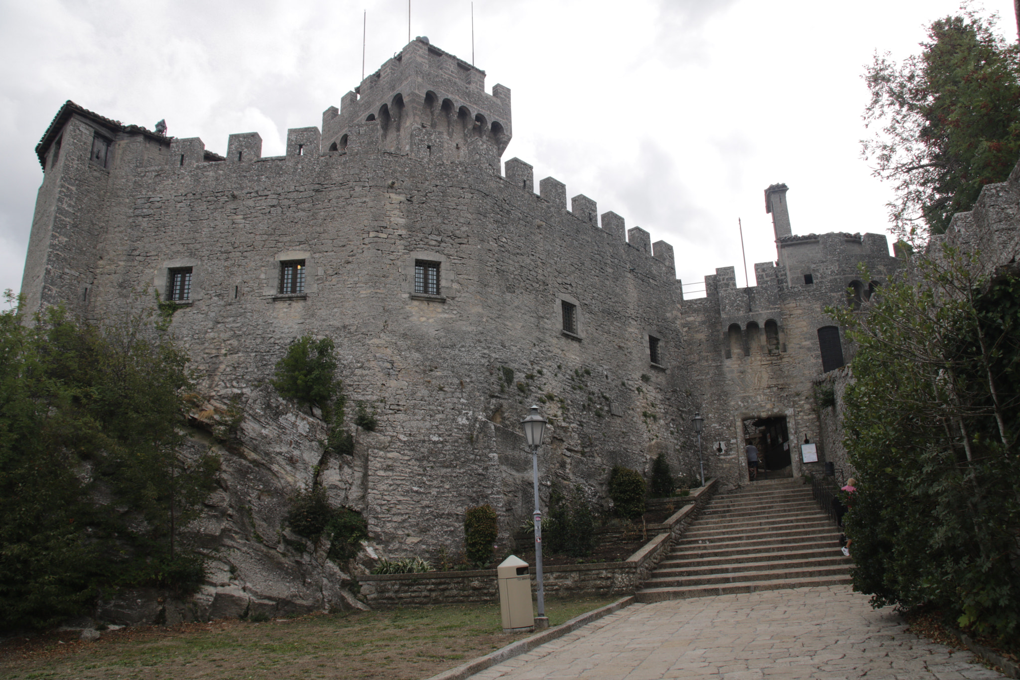 Canon EOS 760D (EOS Rebel T6s / EOS 8000D) + Sigma 18-200mm f/3.5-6.3 DC OS sample photo. The second tower of san marino photography