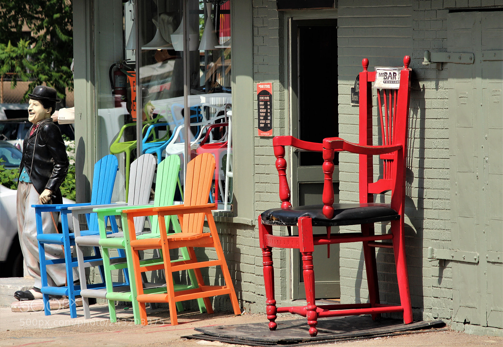 Canon EOS 650D (EOS Rebel T4i / EOS Kiss X6i) sample photo. Big red bar stool photography