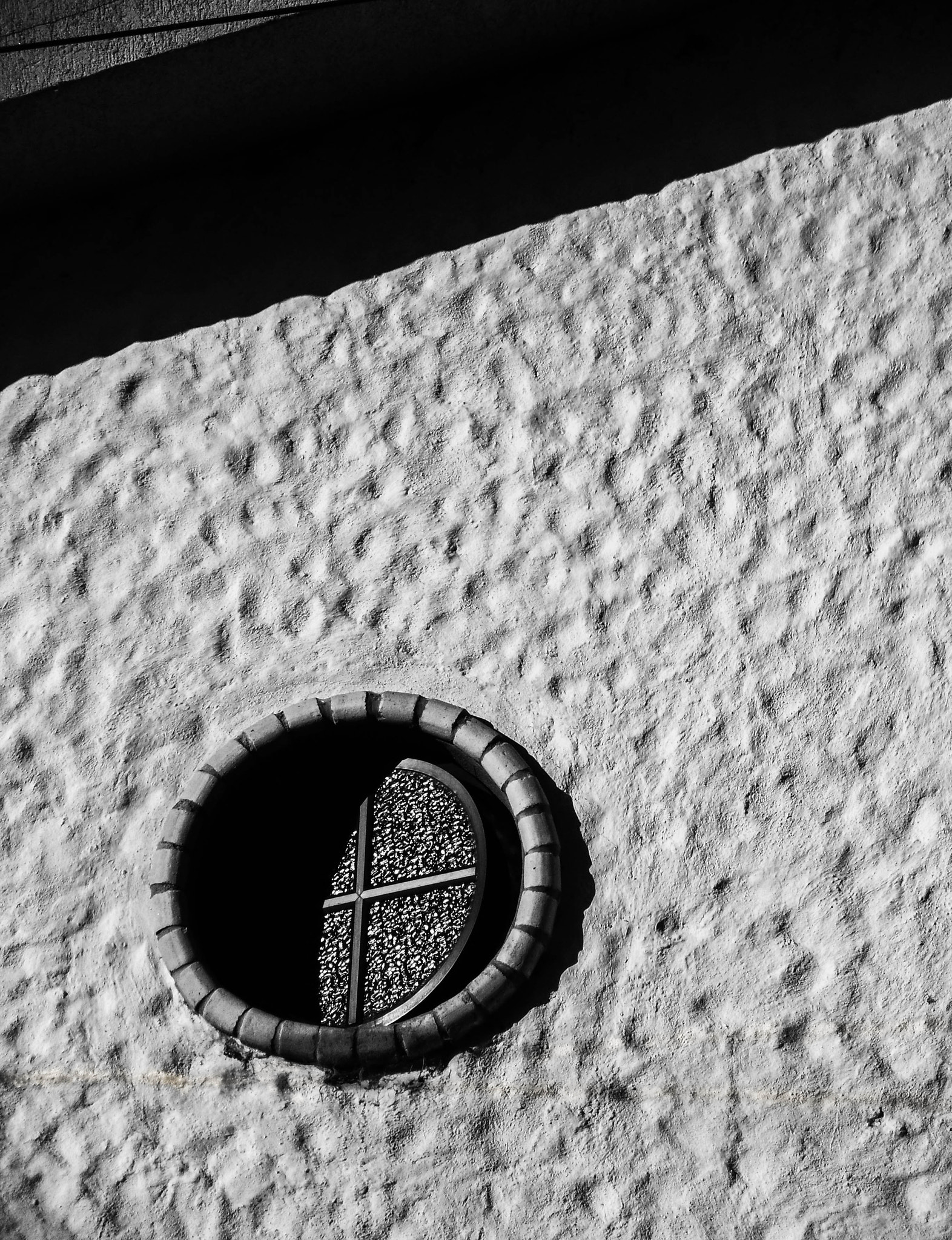 Samsung WB500, WB510 / VLUU WB500 /  HZ10W sample photo. Black and white window photography