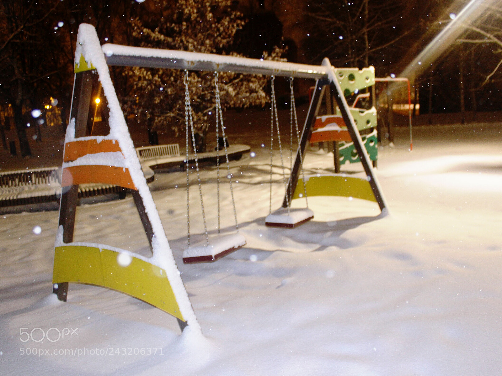 Canon EOS 500D (EOS Rebel T1i / EOS Kiss X3) sample photo. Swing photography