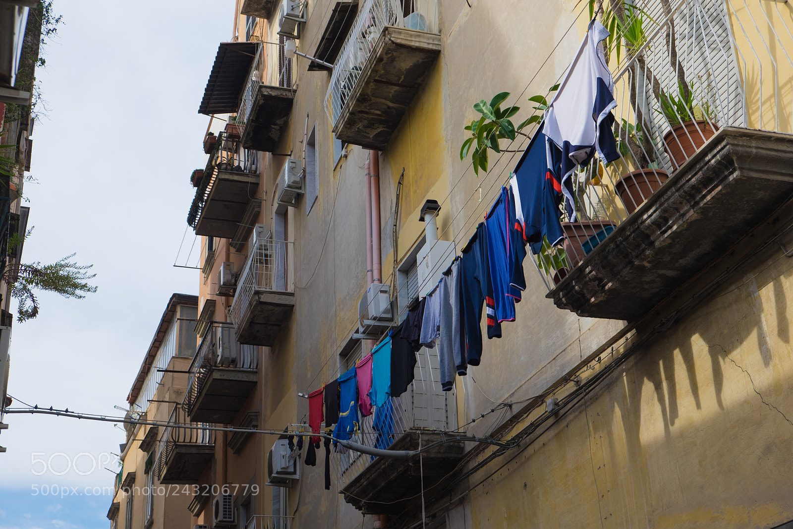 Fujifilm X-E2 sample photo. Hanging clothes in naples photography